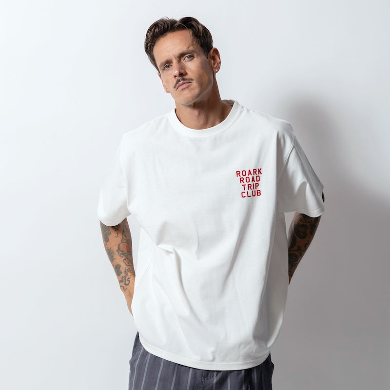 ROARK Tシャツ ROAD TRIP CLUB FINE TECH DRY TEE ホワイト 着用画像 正面