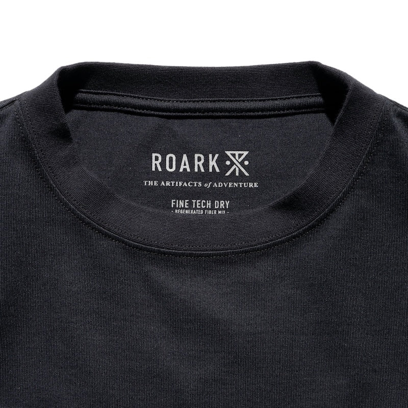 ROARK Tシャツ WILD BY NATURE FINE TECH DRY TEE ブラック 商品画像 首元