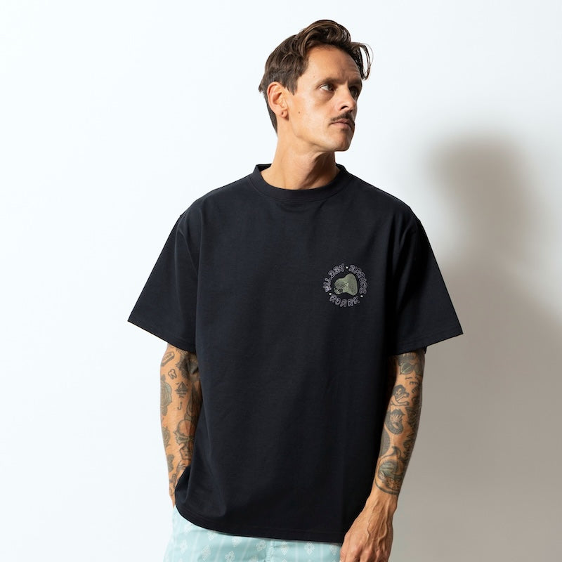 ROARK Tシャツ WILD BY NATURE FINE TECH DRY TEE ブラック 着用画像 正面 2