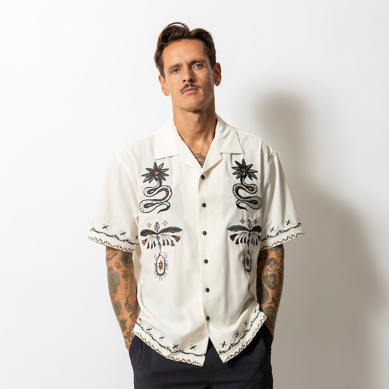 ROARK S/Sシャツ AUGS PALM GONZO S/S 着用画像 正面 1