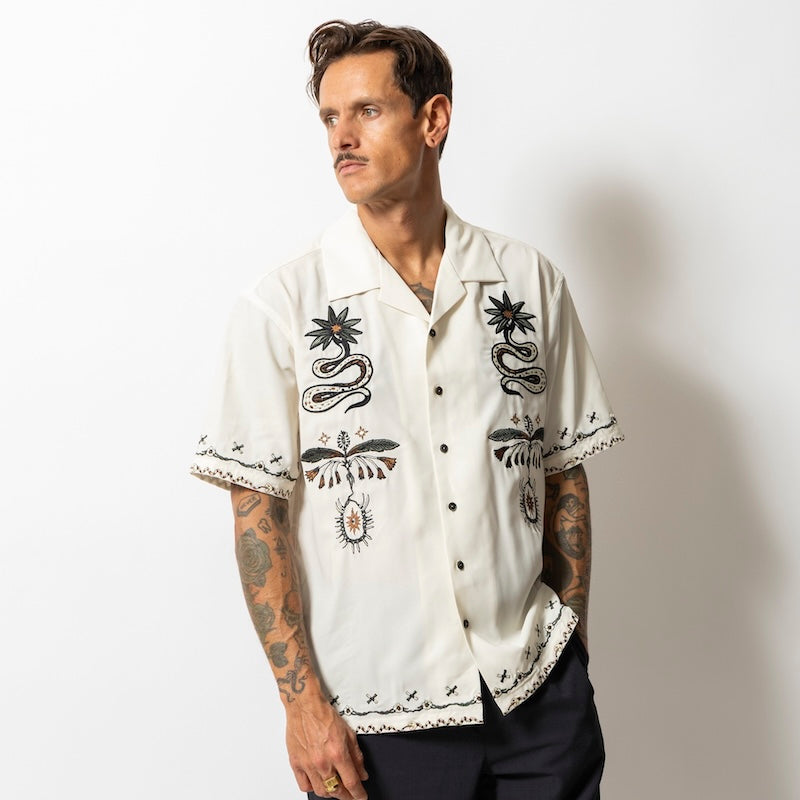 ROARK S/Sシャツ AUGS PALM GONZO S/S 着用画像 正面 2