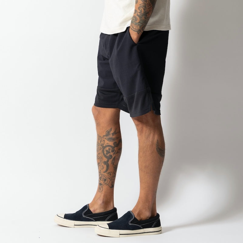 ROARK ショーツ DELTA QD SHORTS ジェットブラック 着用画像 2