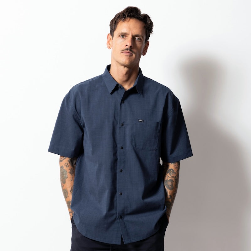 ROARK S/Sシャツ DELTA QD S/S SHIRTS ストーンブルー 着用画像 1