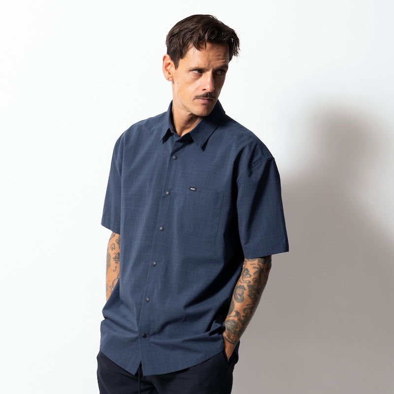 ROARK S/Sシャツ DELTA QD S/S SHIRTS ストーンブルー 着用画像 2