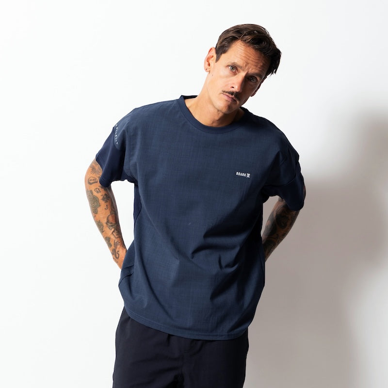 ROARK Tシャツ DELTA QD S/S TEE ストーンブルー 着用画像 2
