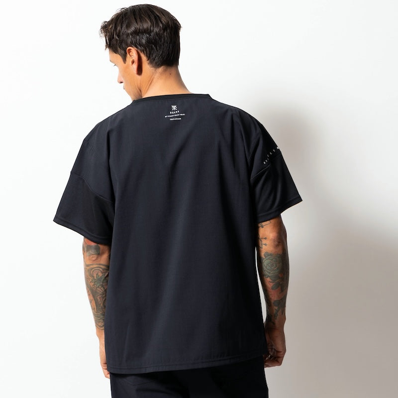 ROARK Tシャツ DELTA QD S/S TEE ジェットブラック 着用画像 3