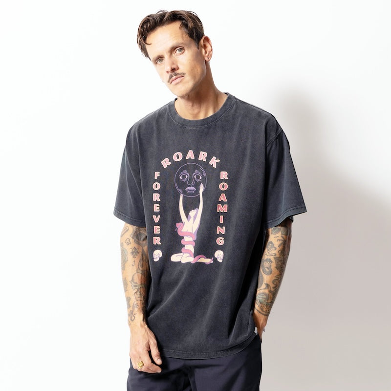 ROARK Tシャツ NIGHT RULE S/S TEE ブラック 着用画像 正面 2