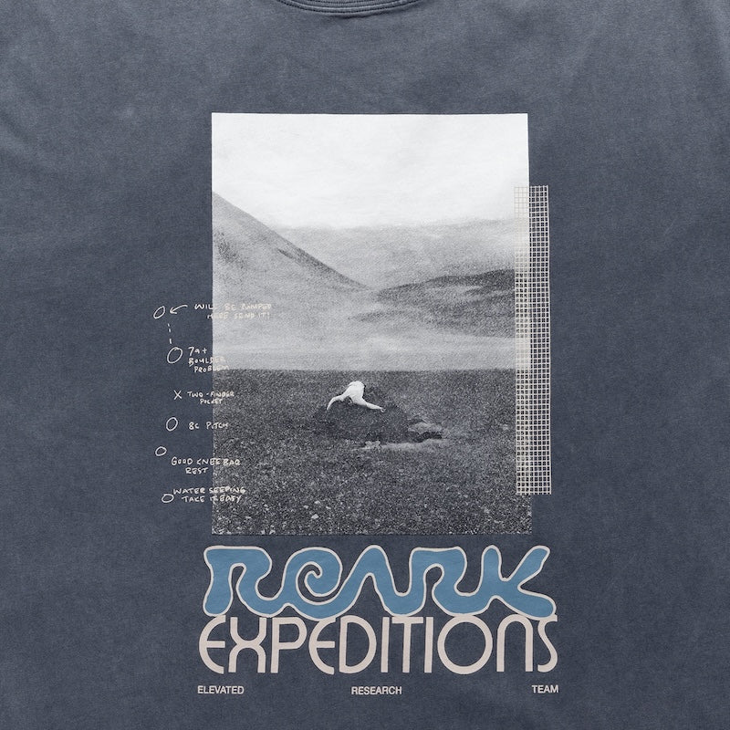 ROARK L/STシャツ ELEVATED WELL WORN L/S TEE デザートネイビー 商品画像 フロントプリント