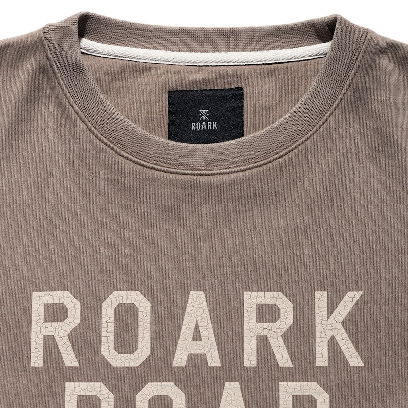 ROARK クルースウェット ROAD TRIP CREW SWEAT (Tobacco) 商品画像 首元