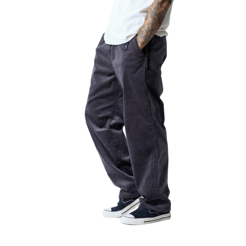 ROARK パンツ TRAVEL PANT CORDUROY - RELAX グレー 着用画像 4