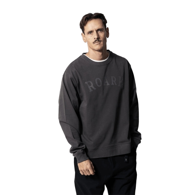 ROARK L/STシャツ MEDIVAL 14oz H/W L/S TEE (Charcoal) 着用画像 正面 2