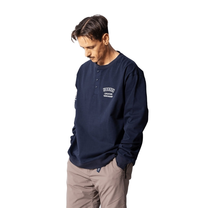 ROARK L/STシャツ ROAMING 14oz H/W HENLY NECK L/S TEE ネイビー 着用画像 正面 2