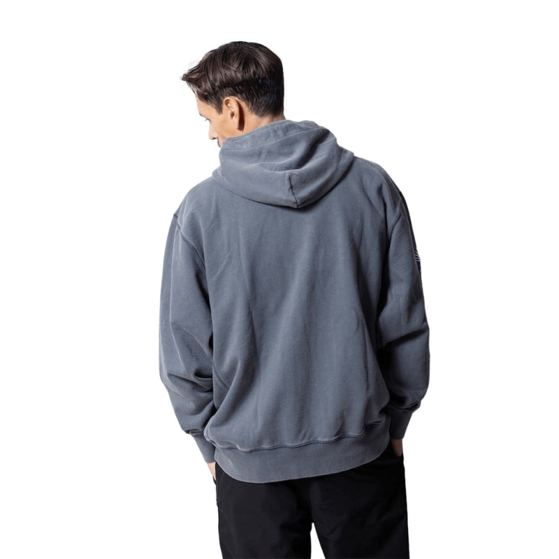 ROARK ジップパーカー ROAMIING F/Z HOOD SWEAT (Desert Navy) 着用画像 背面