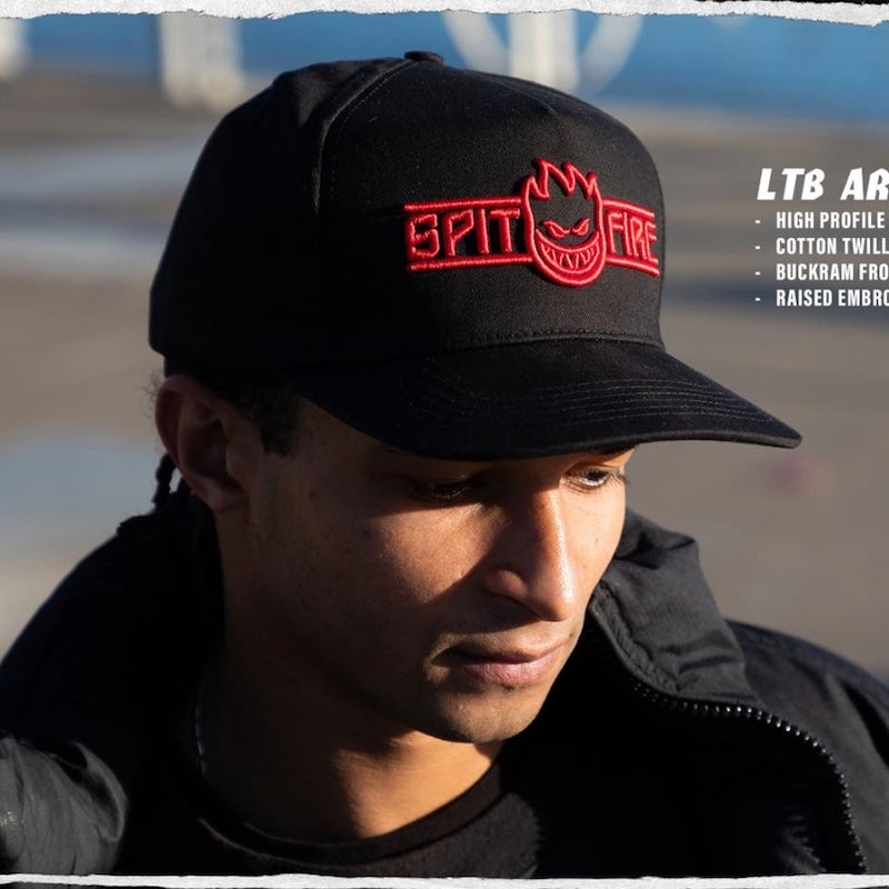 SPITFIRE キャップ LTB ARCH BIGHEAD SCRIPT SNAPBACK CAP ブラック 着用画像
