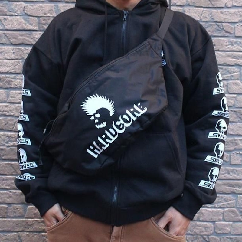 MxMxM SKULL SKATES ナイロンショルダーバッグ ブラック/ ホワイト 着用イメージ