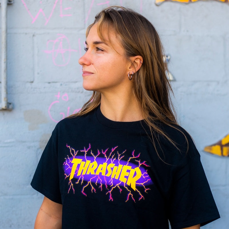 THRASHER TシャツLIGHTNING PAINT TEE ブラック 着用画像