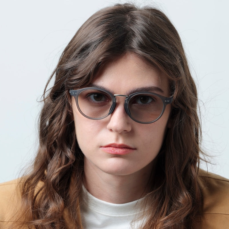 TYMER サングラス OLIVER (Matt Clear Gray2 / Photochromic Gray) 着用画像 4