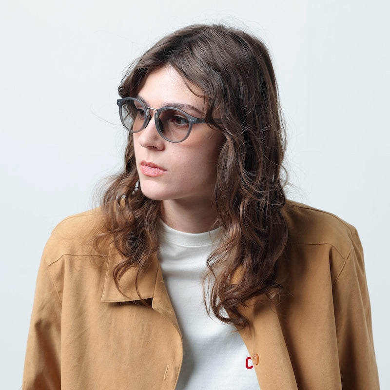 TYMER サングラス OLIVER (Matt Clear Gray2 / Photochromic Gray) 着用画像 5