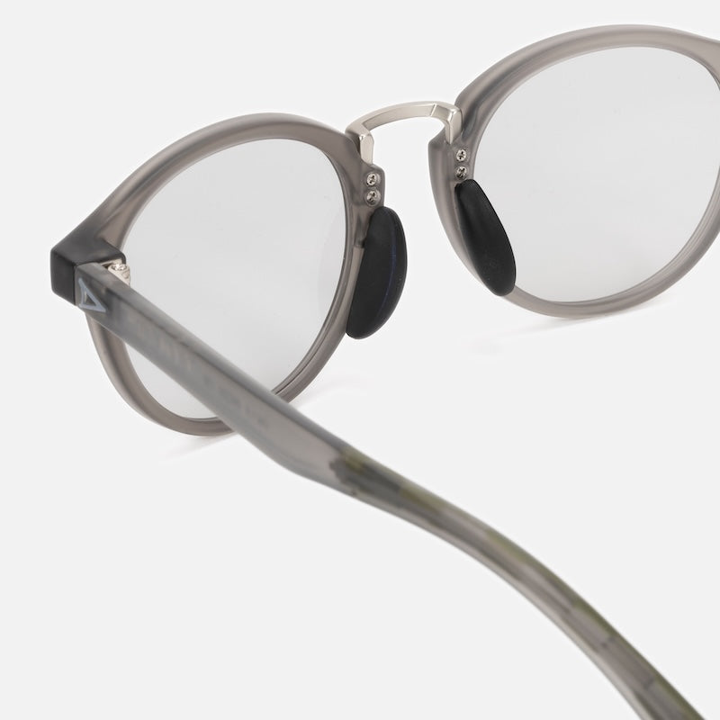 TYMER サングラス OLIVER (Matt Clear Gray2 / Photochromic Gray) | PLUGS