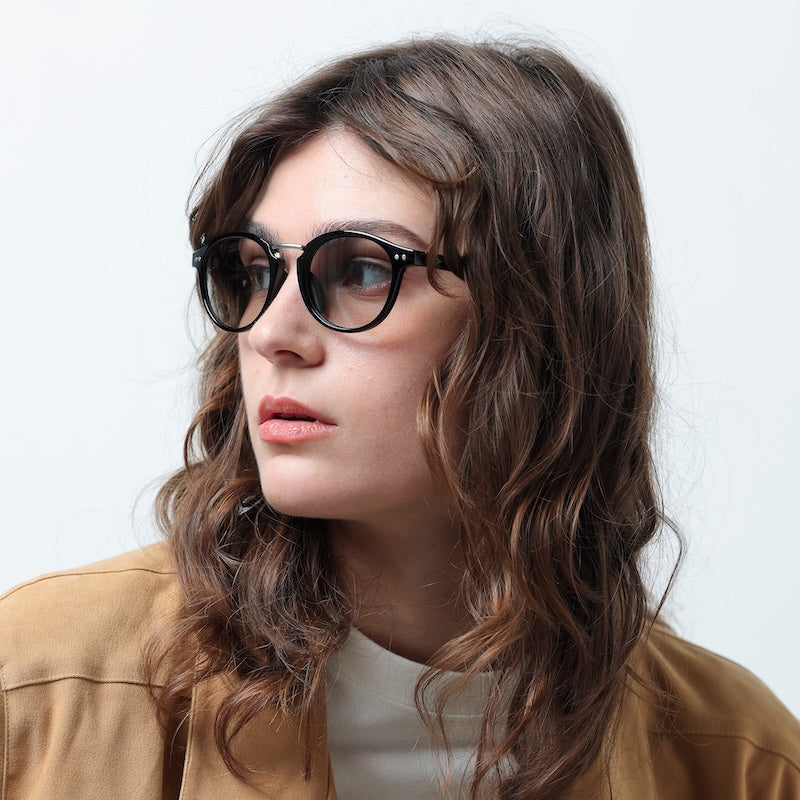 TYMER サングラス OLIVER (Glass Black / Photochromic Gray) 着用画像 5