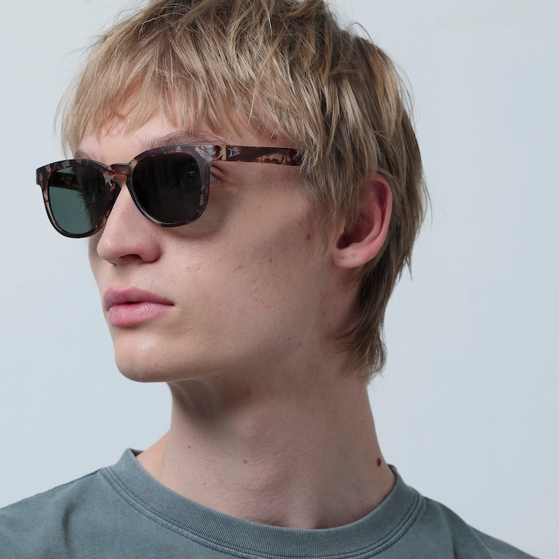 TYMER サングラス BLAKE (Matt Dye Demi / Dark Green Polarized) 着用画像 2