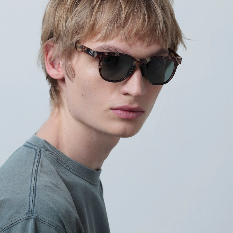 TYMER サングラス BLAKE (Matt Dye Demi / Dark Green Polarized) 着用画像 3