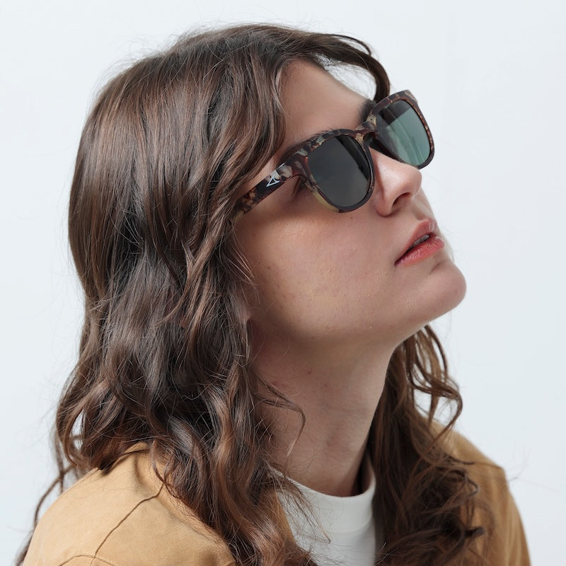 TYMER サングラス BLAKE (Matt Dye Demi / Dark Green Polarized) 着用画像 6