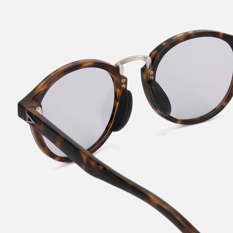 TYMER サングラス OLIVER (Tortoise / Light Gray) 商品画像 4