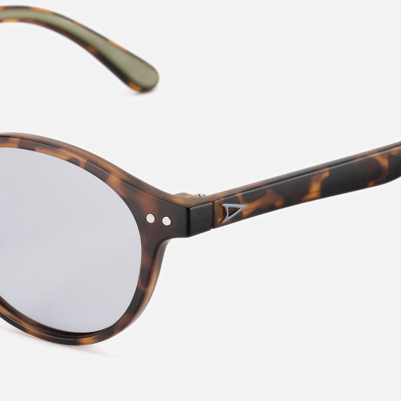 TYMER サングラス OLIVER (Tortoise / Light Gray) 商品画像 6