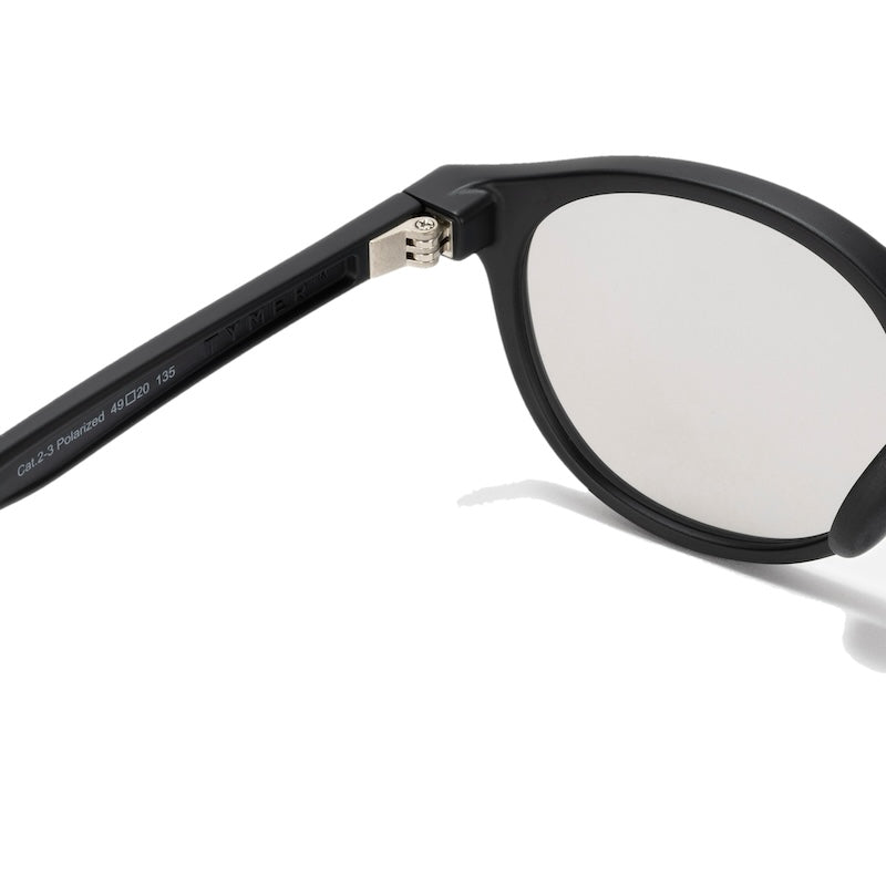 TYMER サングラス OLIVER (Matt Black / Photochromic Gray Polarized) 商品画像 クローズアップ 2