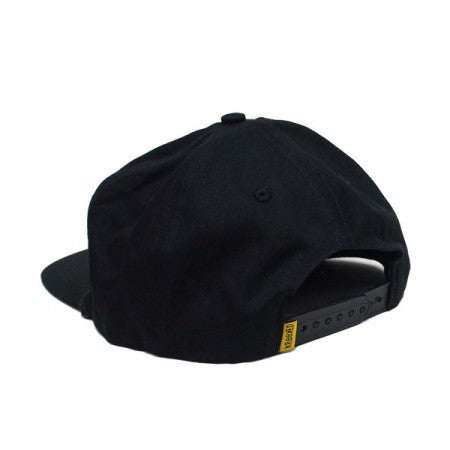 KROOKED　キャップ　"KAT EMB SNAPBACK CAP"　(Black/White)