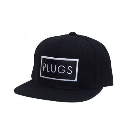 PLUGS　キャップ　"LOGO PATCH SNAPBACK CAP"　(Black)