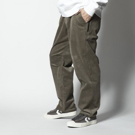 ROARK REVIVAL　パンツ　"CORDUROY ST NEW TRAVEL PANTS - RELAX TAPERED"　(Army)